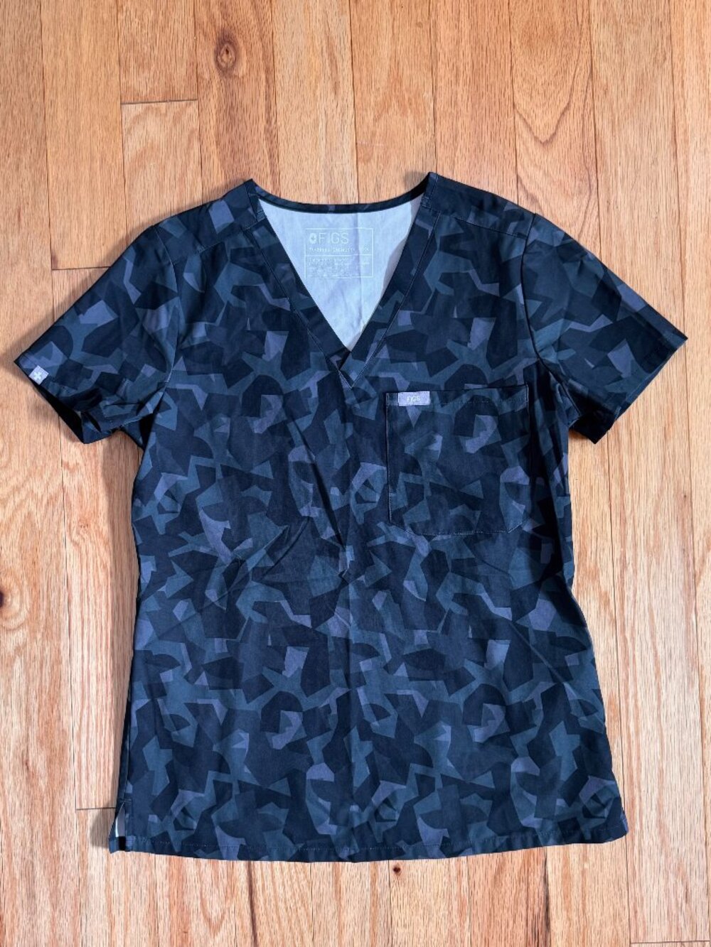 FIGS Catarina FREEx Camo One-Pocket Scrub Top Women's XS